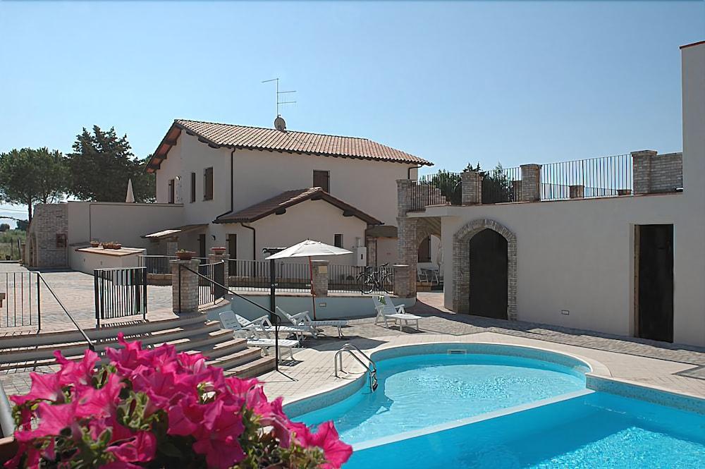 Aparthotel Borgo Valmarina Follonica Exterior foto