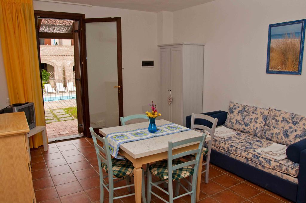 Aparthotel Borgo Valmarina Follonica Habitación foto