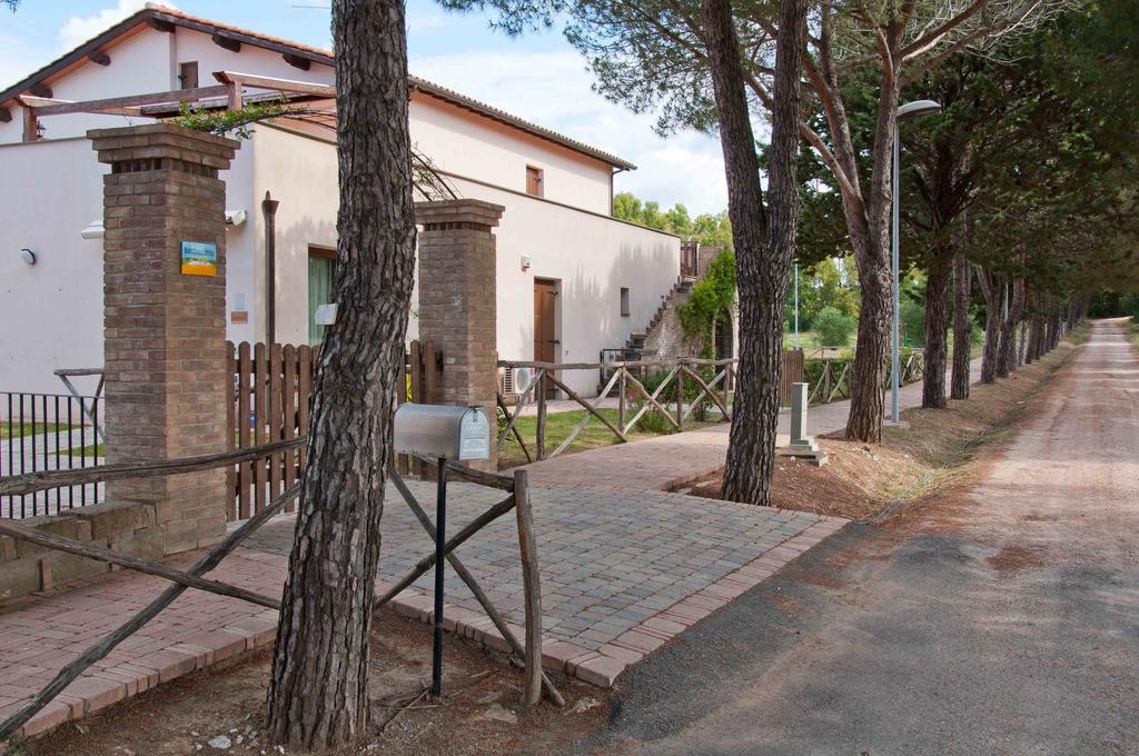 Aparthotel Borgo Valmarina Follonica Exterior foto